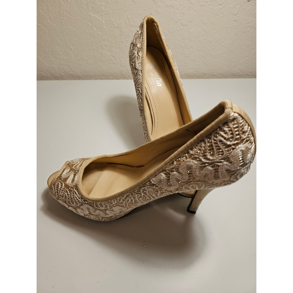 Women's Aurelia Heels, Size 7, Beige - Picture 4 of 5